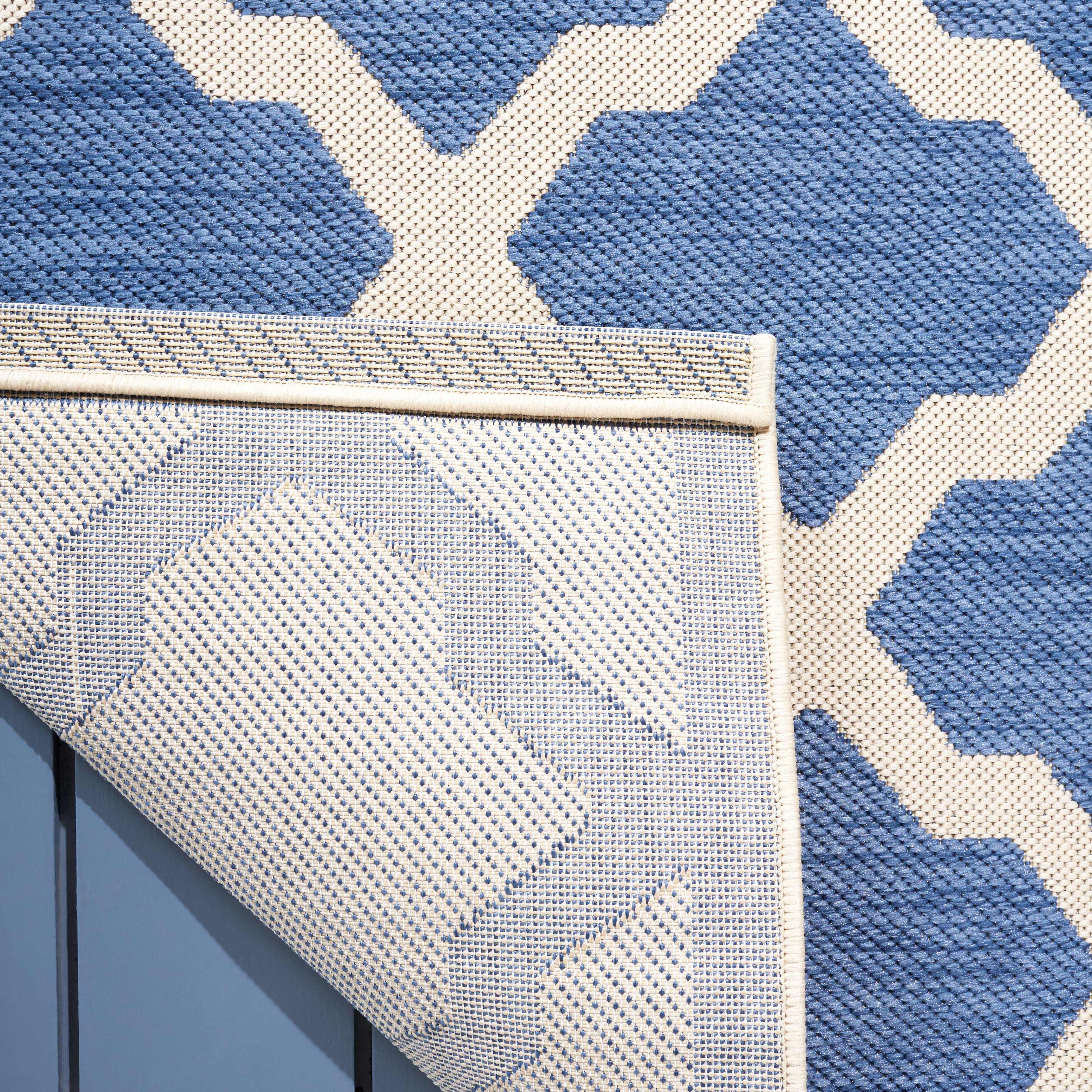 Safavieh Courtyard Amber Geometric Indoor/Outdoor Area Rug, Blue/Beige, 5'3" x 7'7"
