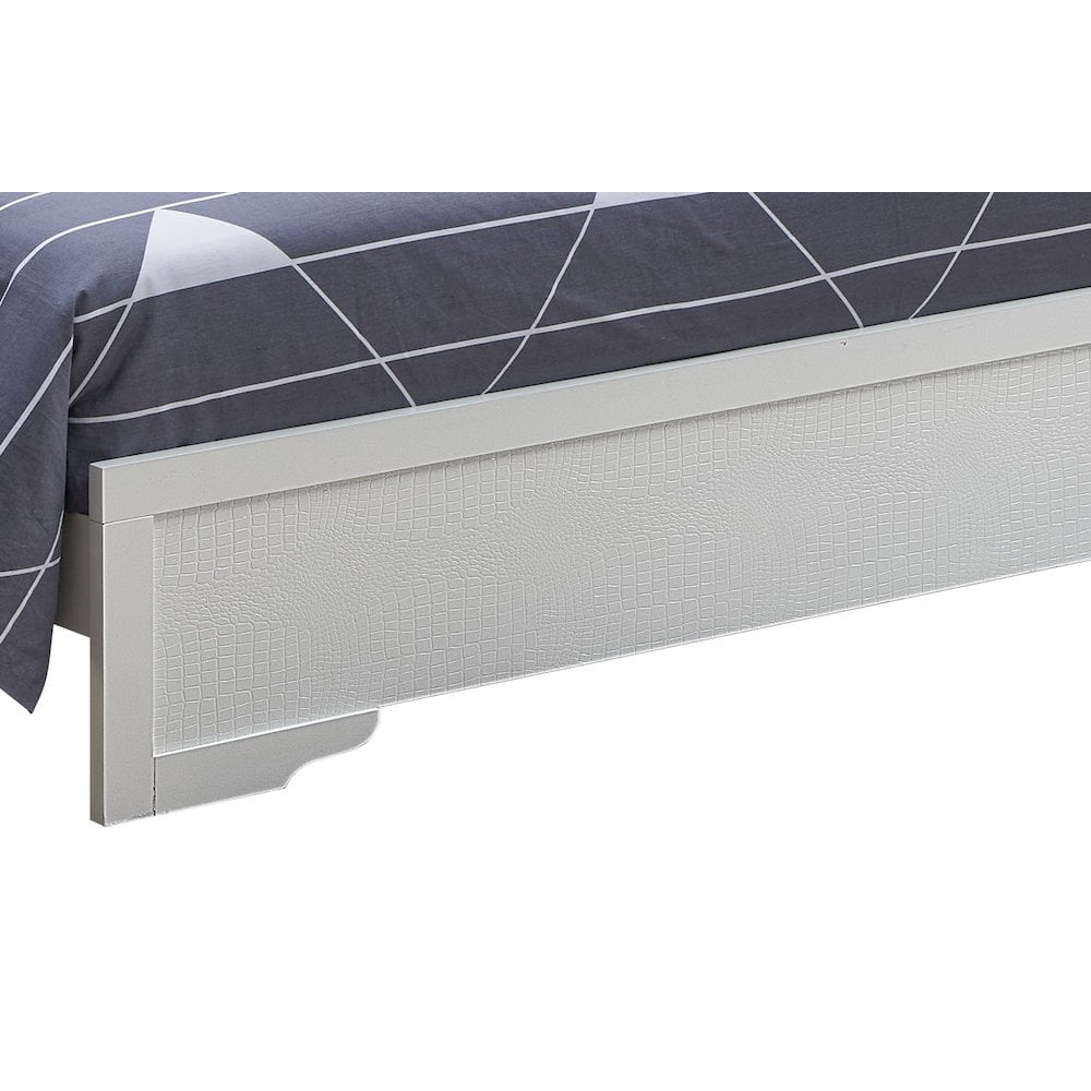 Glory Furniture Lorana Full Bed in White Color