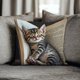 thumbnail image 1 of Fundas de almohada decorativas con estampado de gatos | Tamaño estándar de 45 x 45 cm | Tela de algodón suave con cremallera oculta para sofá, cama o dormitorio, 1 of 9