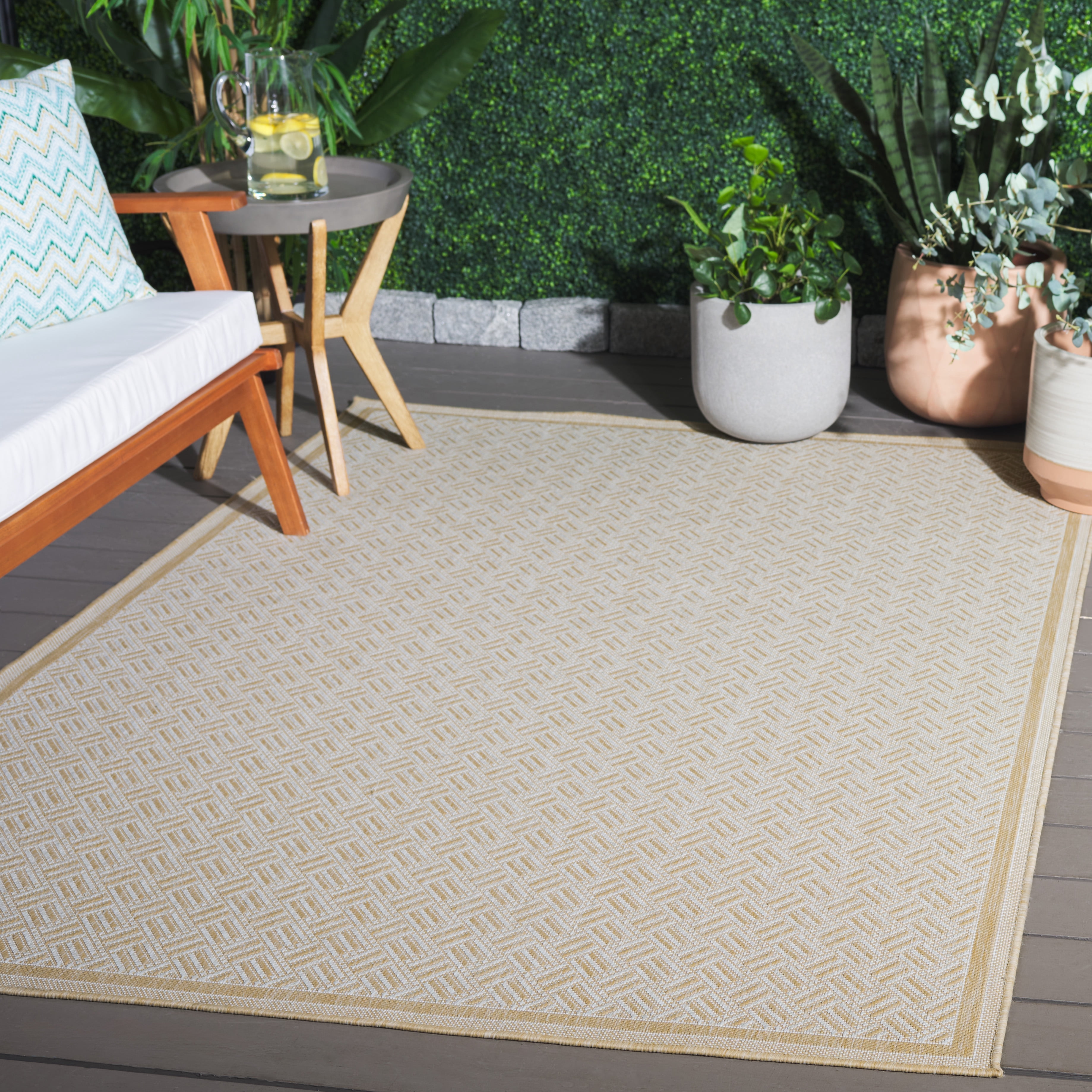 SAFAVIEH Terrace Yadira Geometric Indoor/Outdoor Area Rug, Beige/Ivory, 5'3" x 7'6"