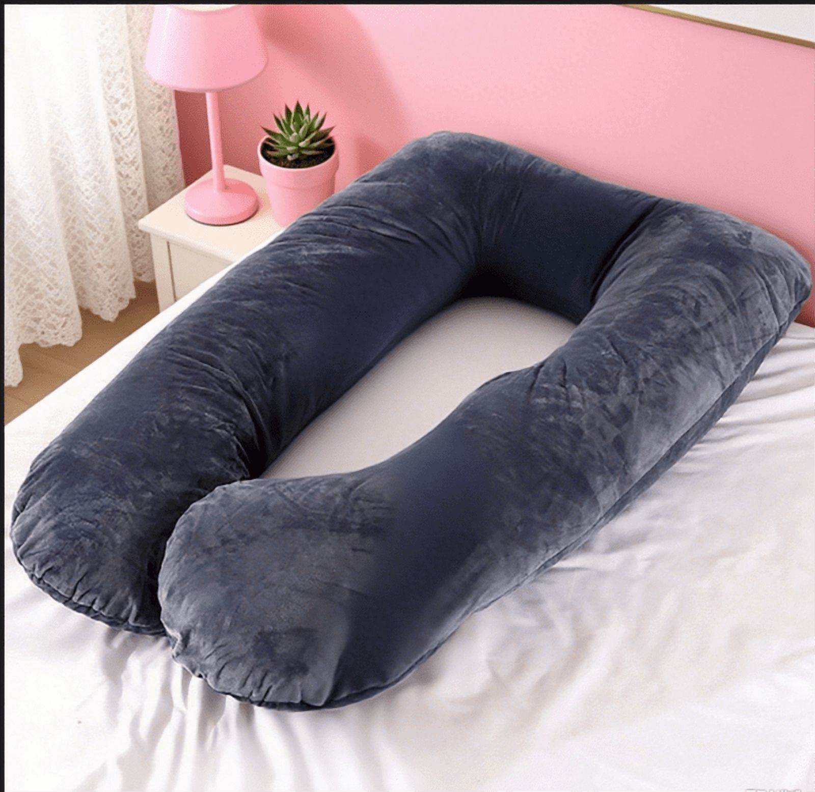 The velvet maternity pillow is soft to the touch and less irritating to the skin, bringing a comfortable touch to pregnant women