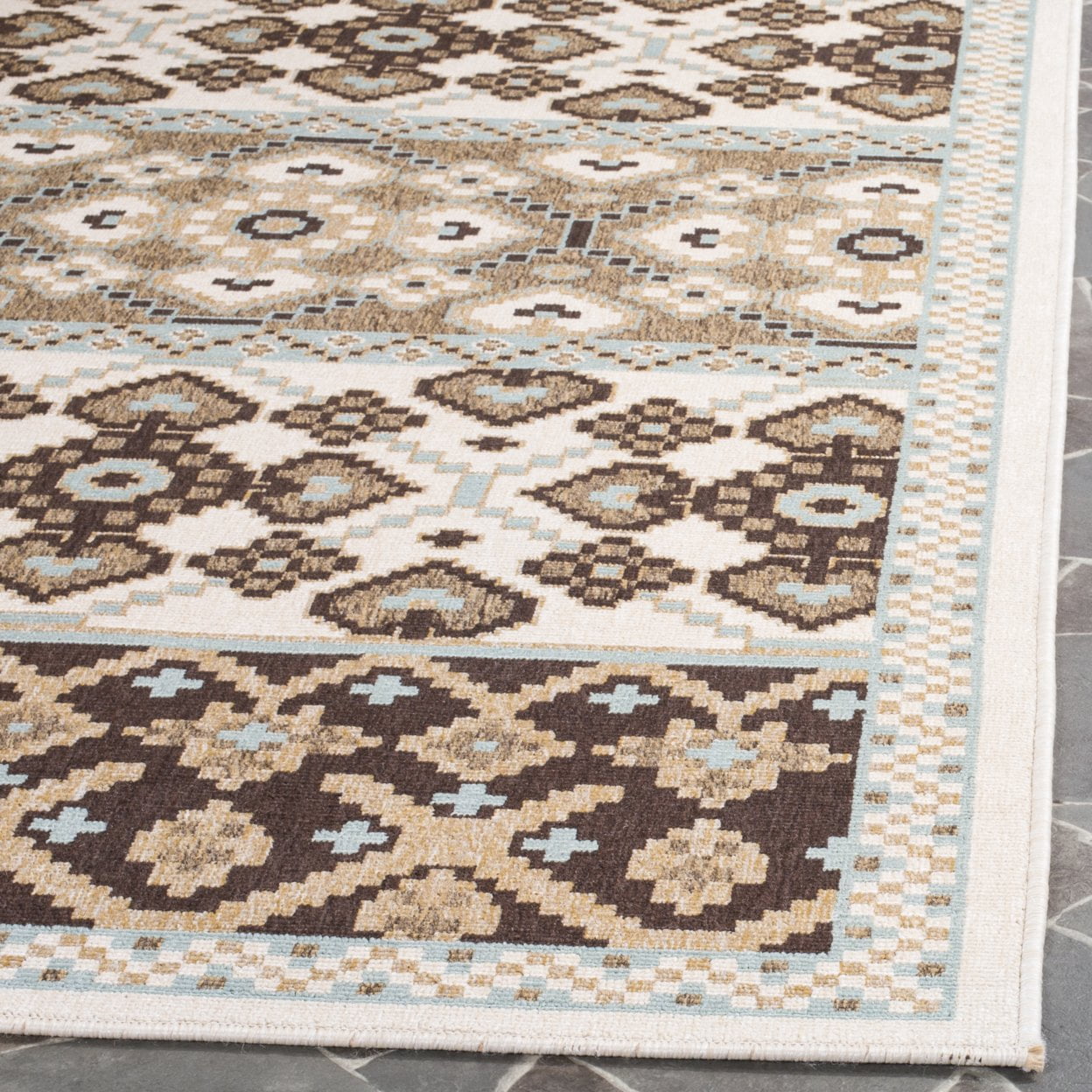 SAFAVIEH Veranda Moriah Southwestern Indoor/Outdoor Area Rug, 6'7" x 9'6", Cream/Chocolate