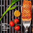 thumbnail image 4 of Herramientas para Parrilla OXO Good Grips Precisión, Volteador Negro, 4 of 9