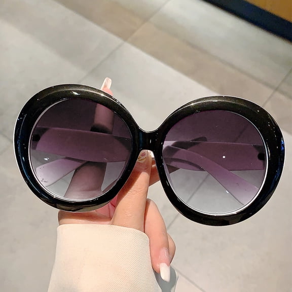 Round, oversized, UV-protective sunglasses – simple, stylish, casual, and versatile.