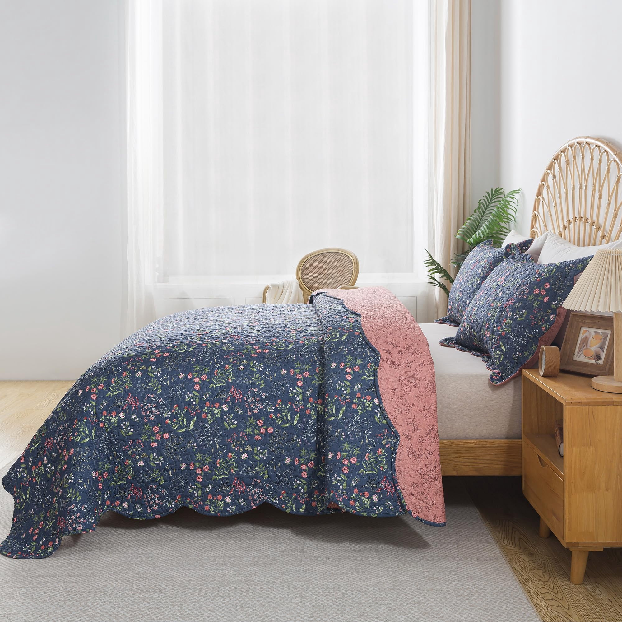NEWLAKE 3-Piece Floral Microfiber Quilt Set Lightweight Bedding Set with Shams for All Season, Blue and Red Quilt, King Size