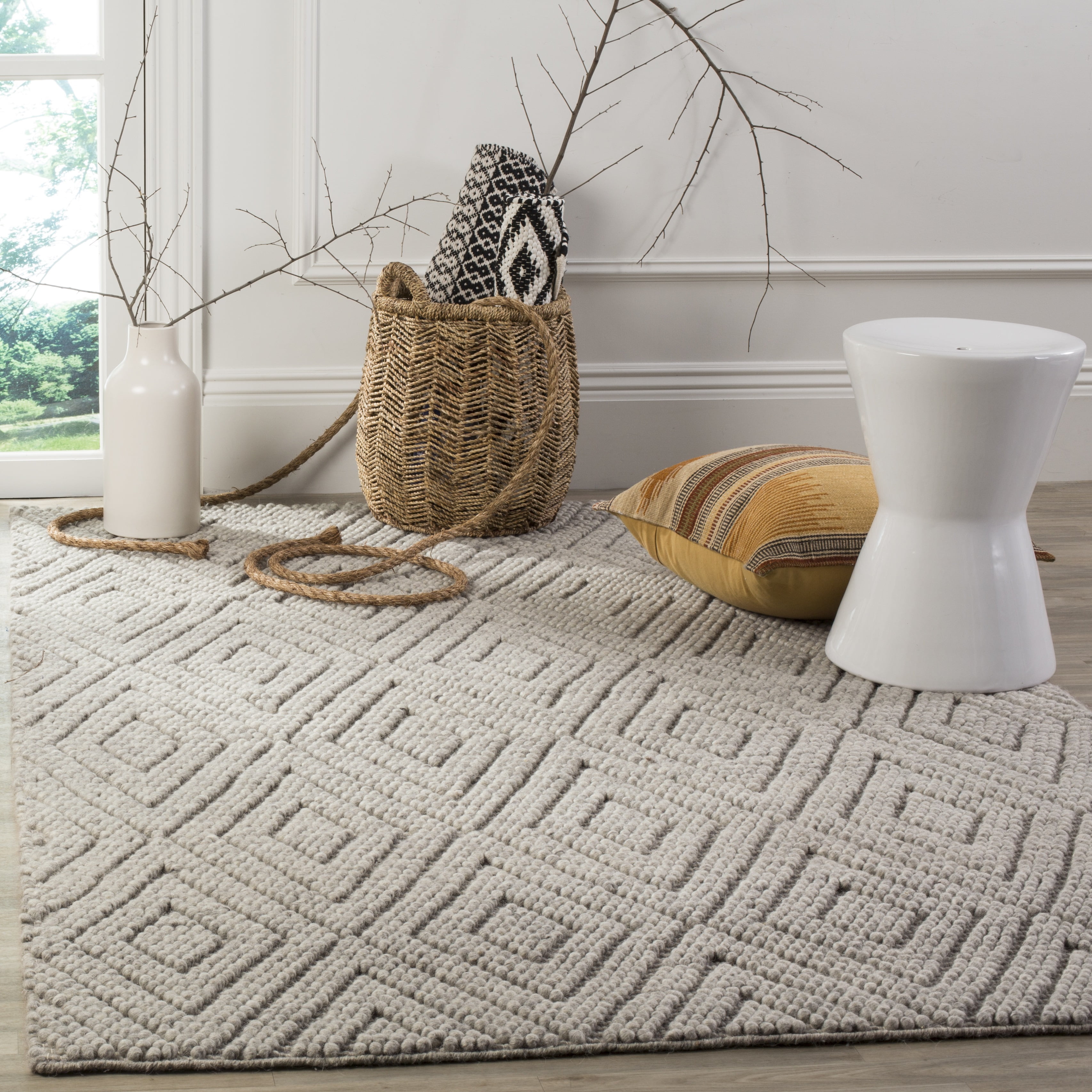 SAFAVIEH Natura Glenda Geometric Area Rug, Silver, 6' x 6' Square