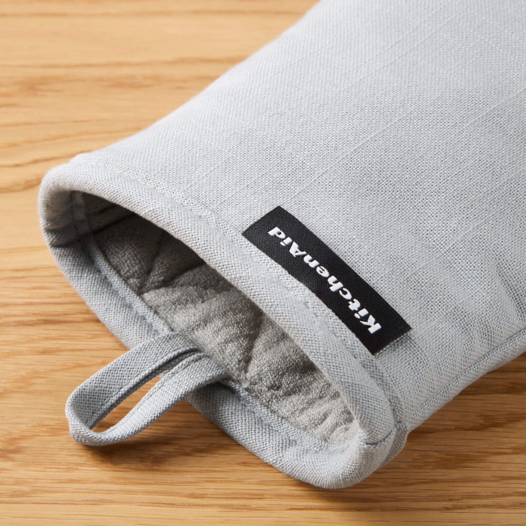 KITCHENAID Gourmet Series Gridlines Mini Oven Mitts 2-Pack Set, Heat Resistant up to 600°F, Soft Silicone Grip, Magnetic Cuff, Matte Grey, 5.5"x9"