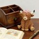 thumbnail image 5 of Figura de Vaca Sentada con Flor – Estatua de Animal de Granja de Resina para Decoración Del Hogar, Jardín, Estantería o Regalo de Estilo Rústico., 5 of 5