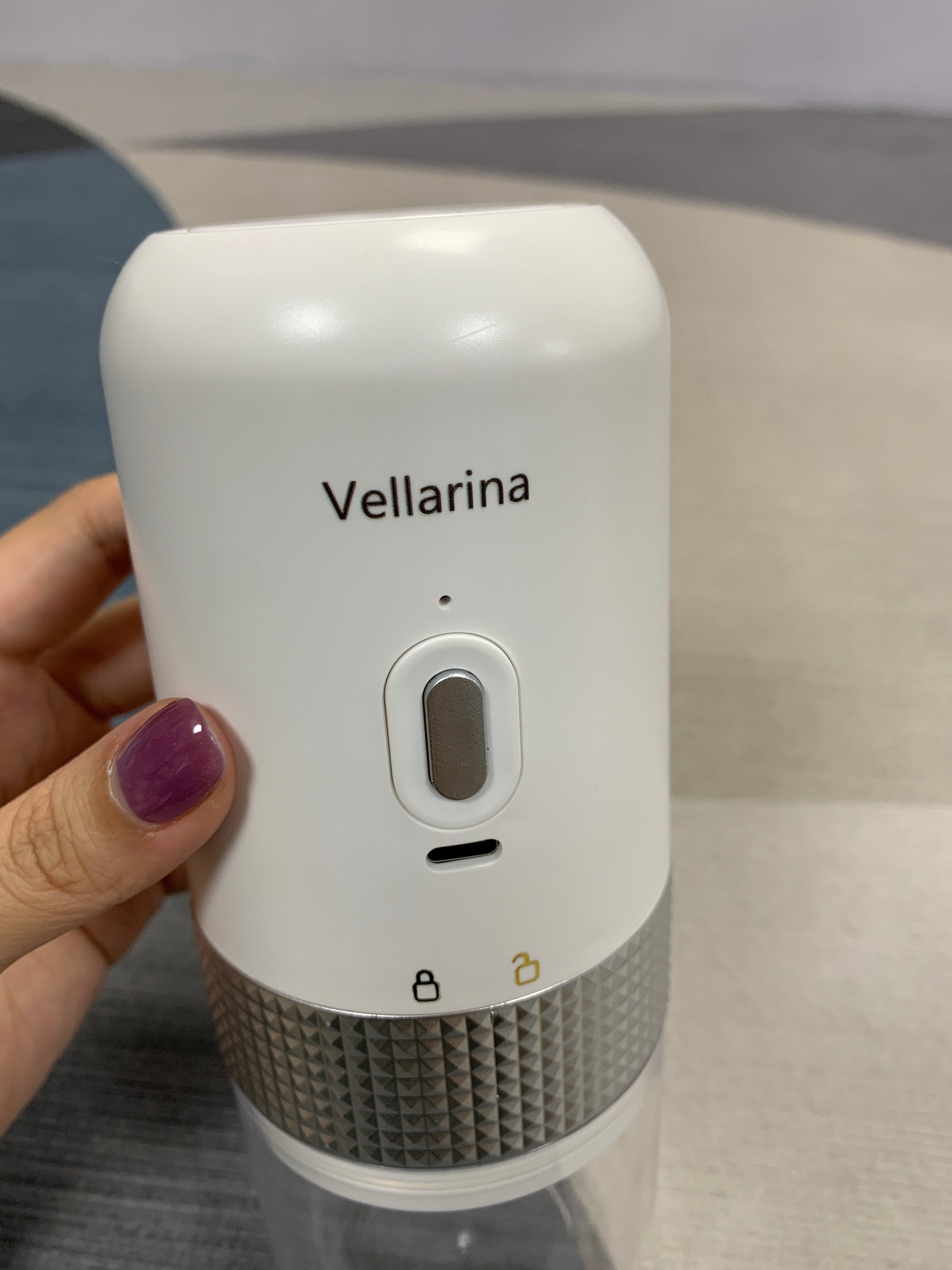 Vellarina Power-operated coffee grinders Portable electric coffee grinder, one-button grinding, transparent container