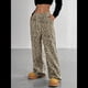 thumbnail image 5 of Pantalones Rectos con Estampado de Leopardo A Cuadros para Mujer, Cintura Elástica, Estilo Y2K, con Bolsillos. Leopardo L, 5 of 10