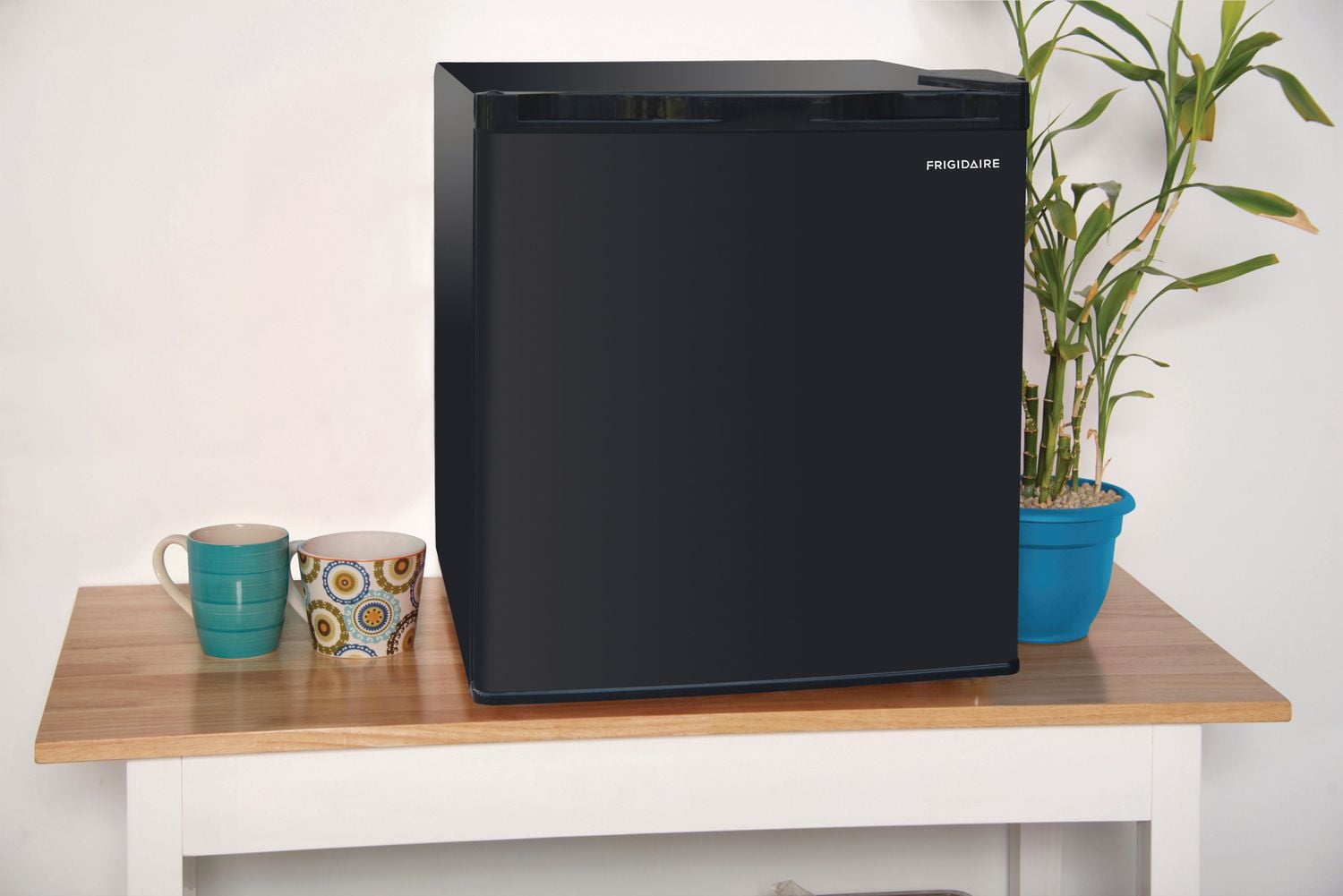 Frigidaire Professional 1.6 Cu Ft Retro Fridge