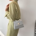 thumbnail image 4 of Adecuado para mujeres que buscan una bolsa pequeña con hebilla de perla, de moda, con cadena, para hombro, tipo bandolera, color plateado, 4 of 5
