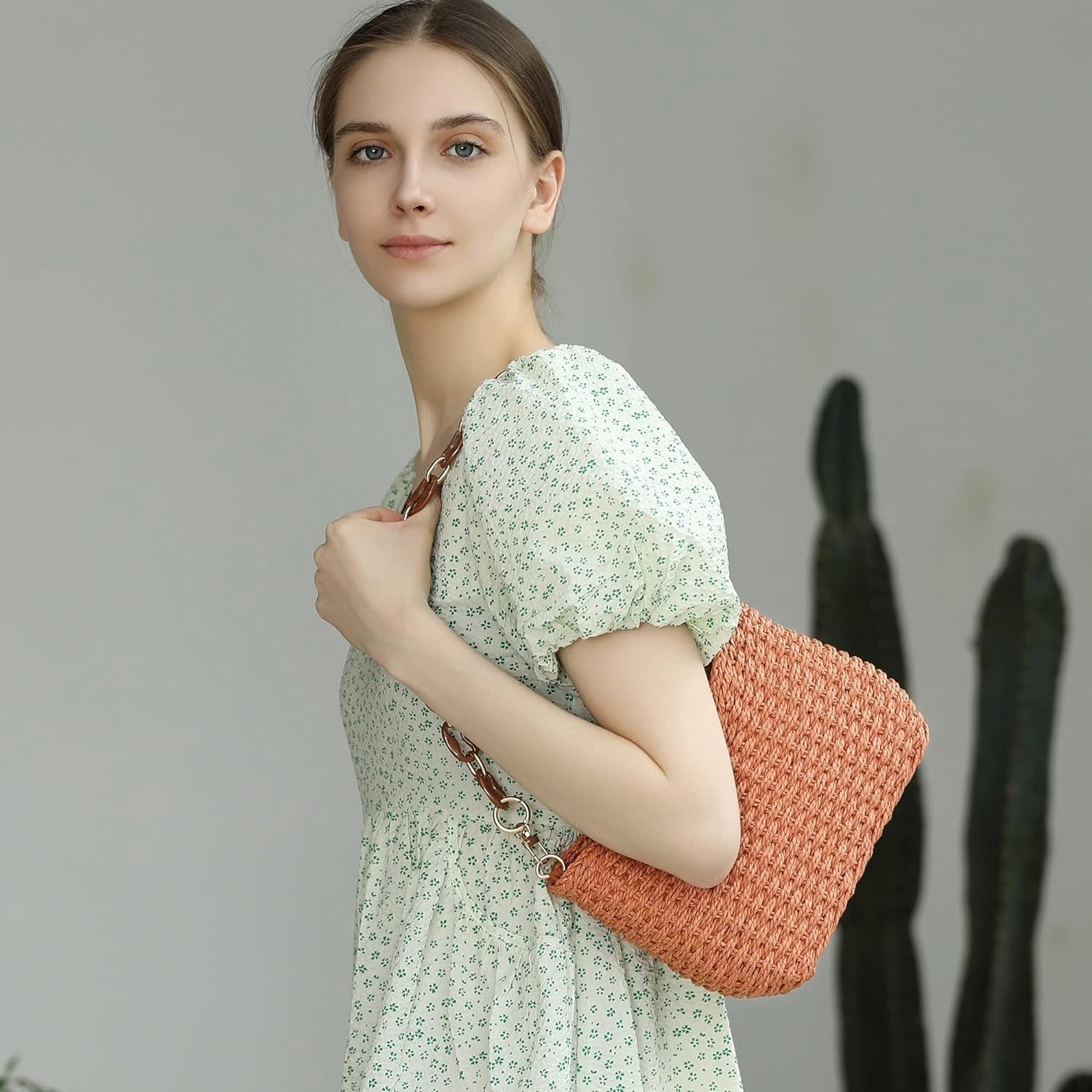 Small Handmade Straw Pocketbook Crossbody Bag for Women, Summer Chic Woven Handbag Shoulder Purse with Chain