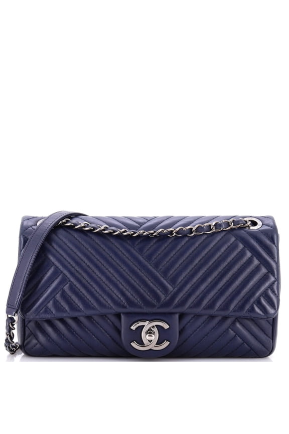 Pre-Owned CC Crossing Flap Bag Chevron Lambskin Medium By Rebag