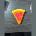 thumbnail image 5 of Moonsky pizza antiestrés, juguete sensorial tipo goma, textura suave con detalles de queso, ideal para amantes de la comida o regalo divertido, 1 pieza, 5 of 5