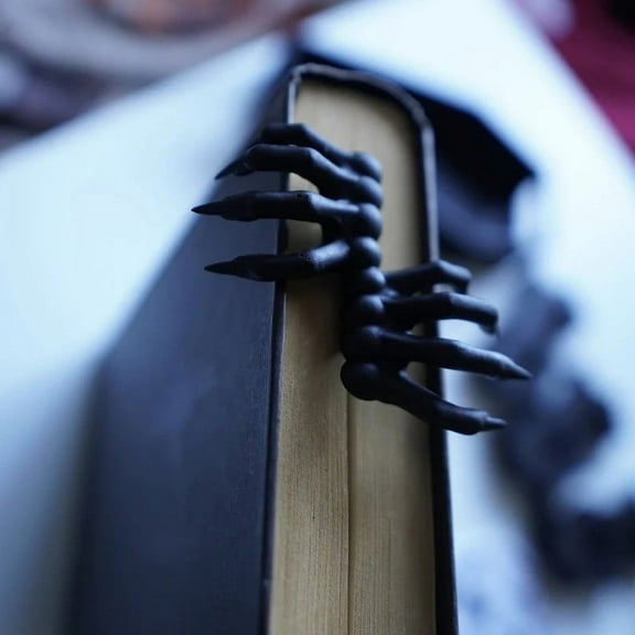 XGFHYJEH Halloween Hand Bookmarks Decorations Indoor, Halloween Tabletop Decoration Ornament, Halloween Scary Props Decor for Home Party Living Room Bedroom