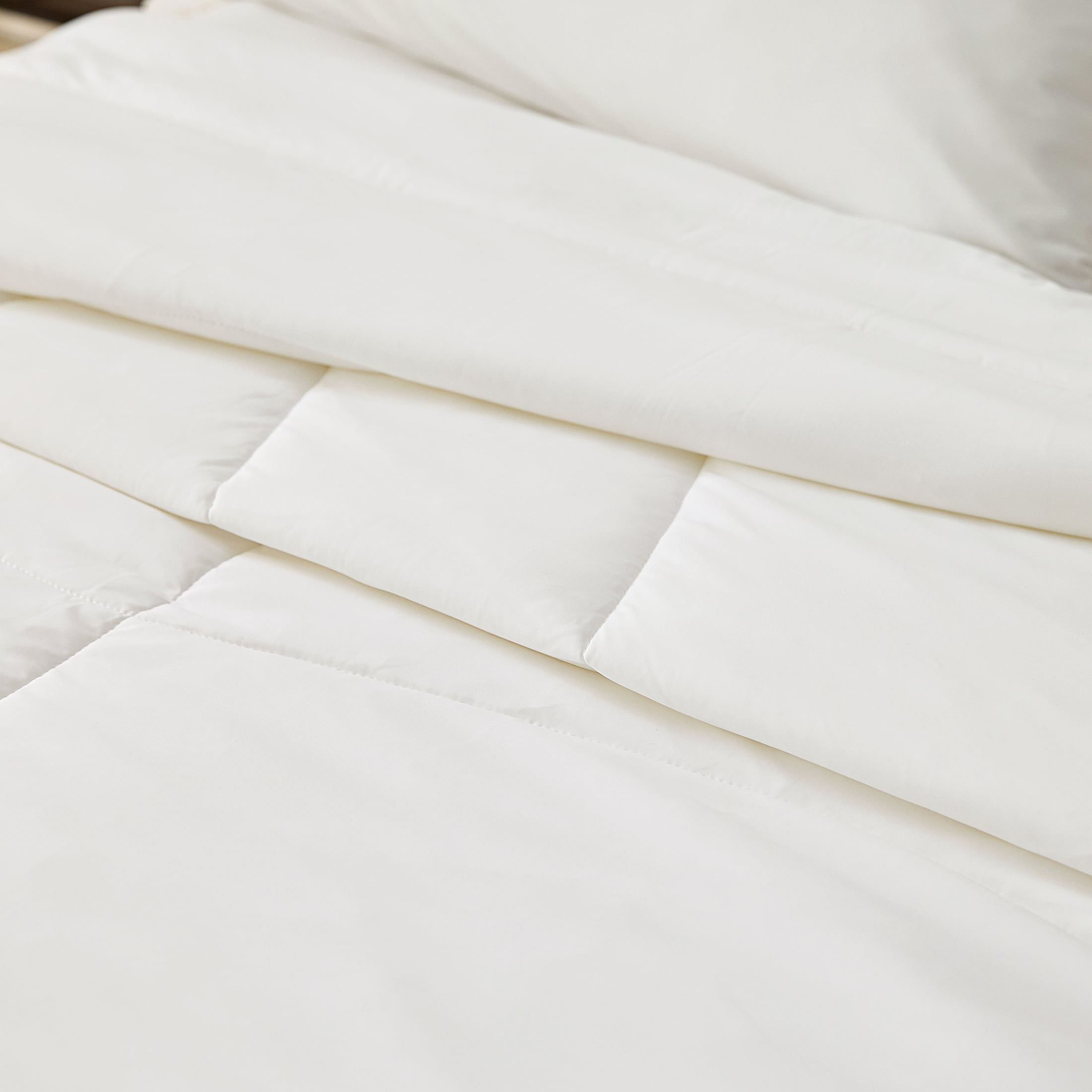 Breescape Essentials B-COOL Cooling Comforter, White, King