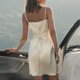 thumbnail image 4 of Vestido corto de satén con tirantes finos, cuello vuelto, espalda atada, mini vestido sin mangas de satén suave elegante Albaricoque M, 4 of 6