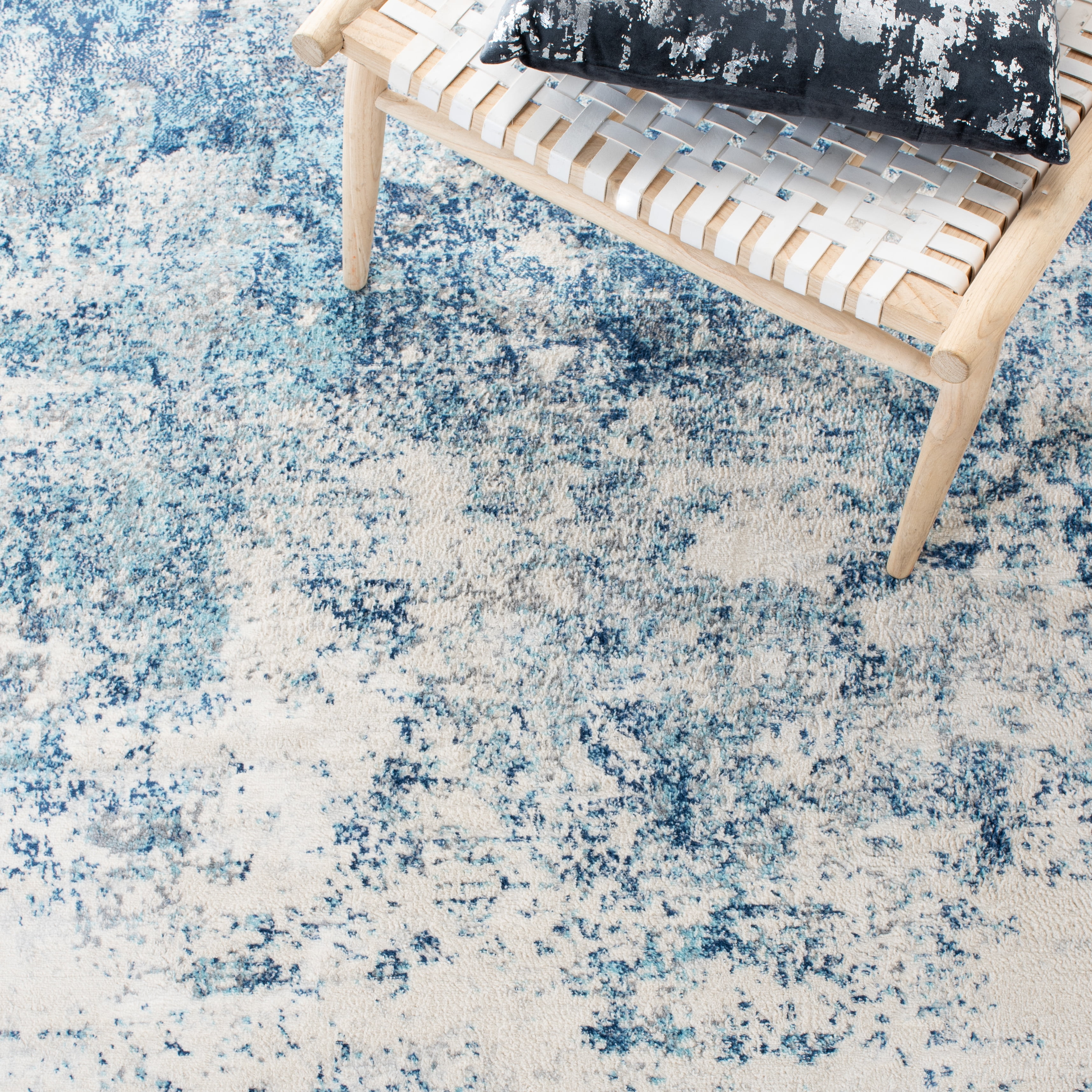 SAFAVIEH Brentwood Ainslee Abstract Area Rug, Ivory/Navy, 5'3" x 7'6"