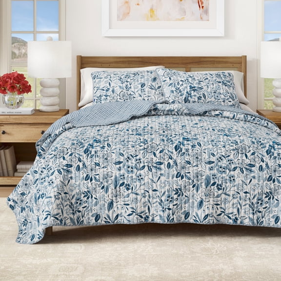 Floral Quilt Set - Lightweight, Soft, All-Season - 2-Piece Reversible Coastal Bloom Bedding Set (Twin / Twin XL, Blue)