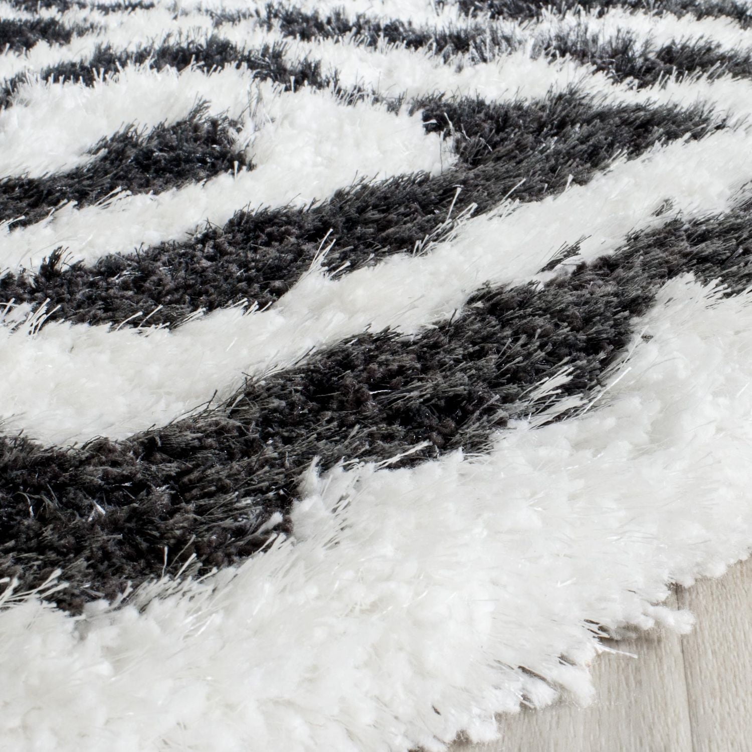 Safavieh Barcelona Dortha Geometric Shag Area Rug