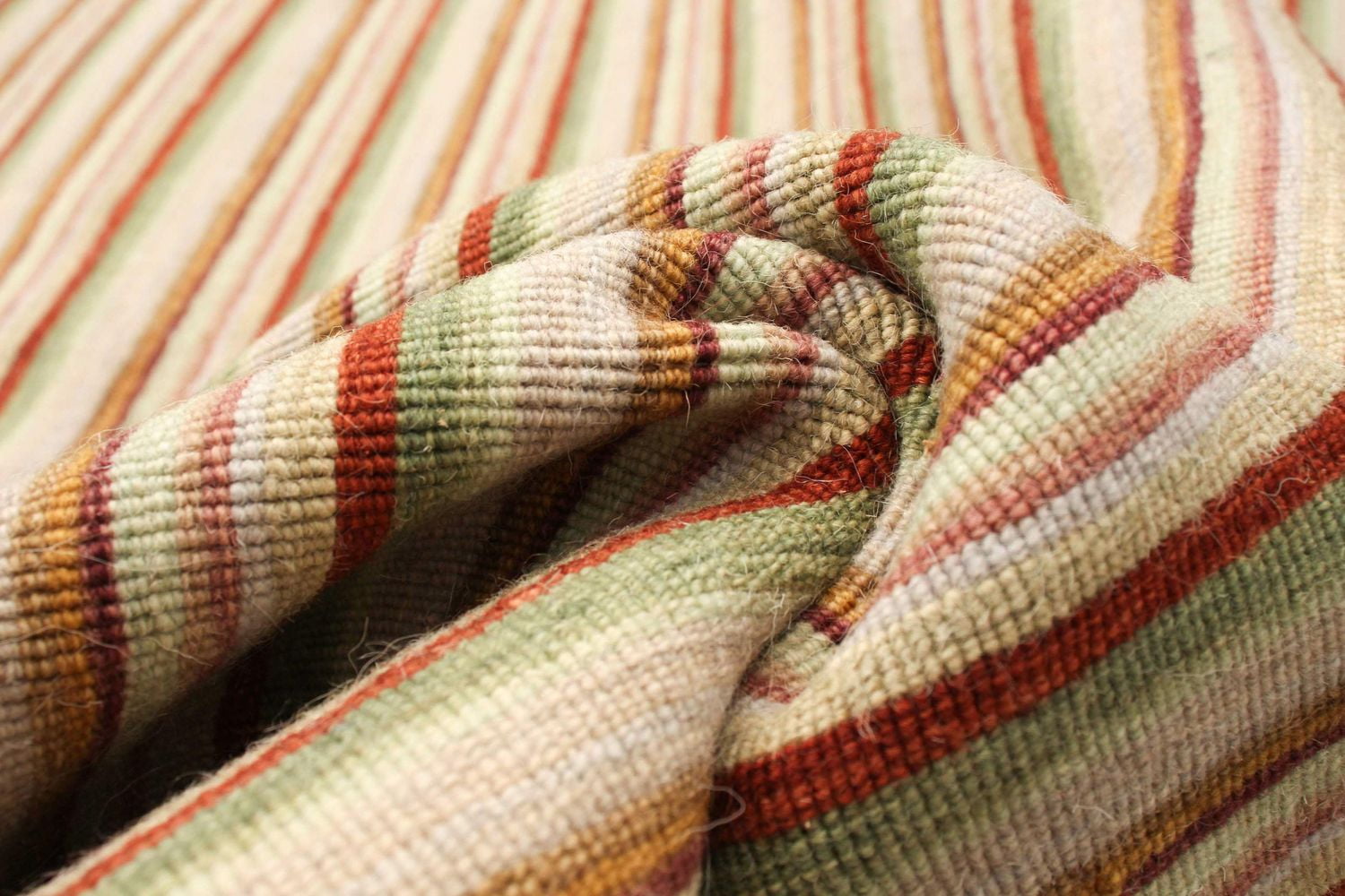 ECARPETGALLERY Tapis Fait à la Main pour Salon, Salle à Manger et Chambre à Coucher Rayé Collection Manhattan 5'1" x 6'11" en Ivoire