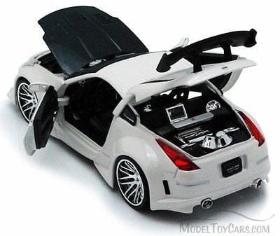 JADA 1:24 2003 NISSAN 350Z Z33 DIE-CAST WHITE 96810