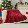 thumbnail image 1 of Manta Amélie Home con forma de gofre de chenilla, 50 x 60 cm, color rojo navideño, 1 of 8