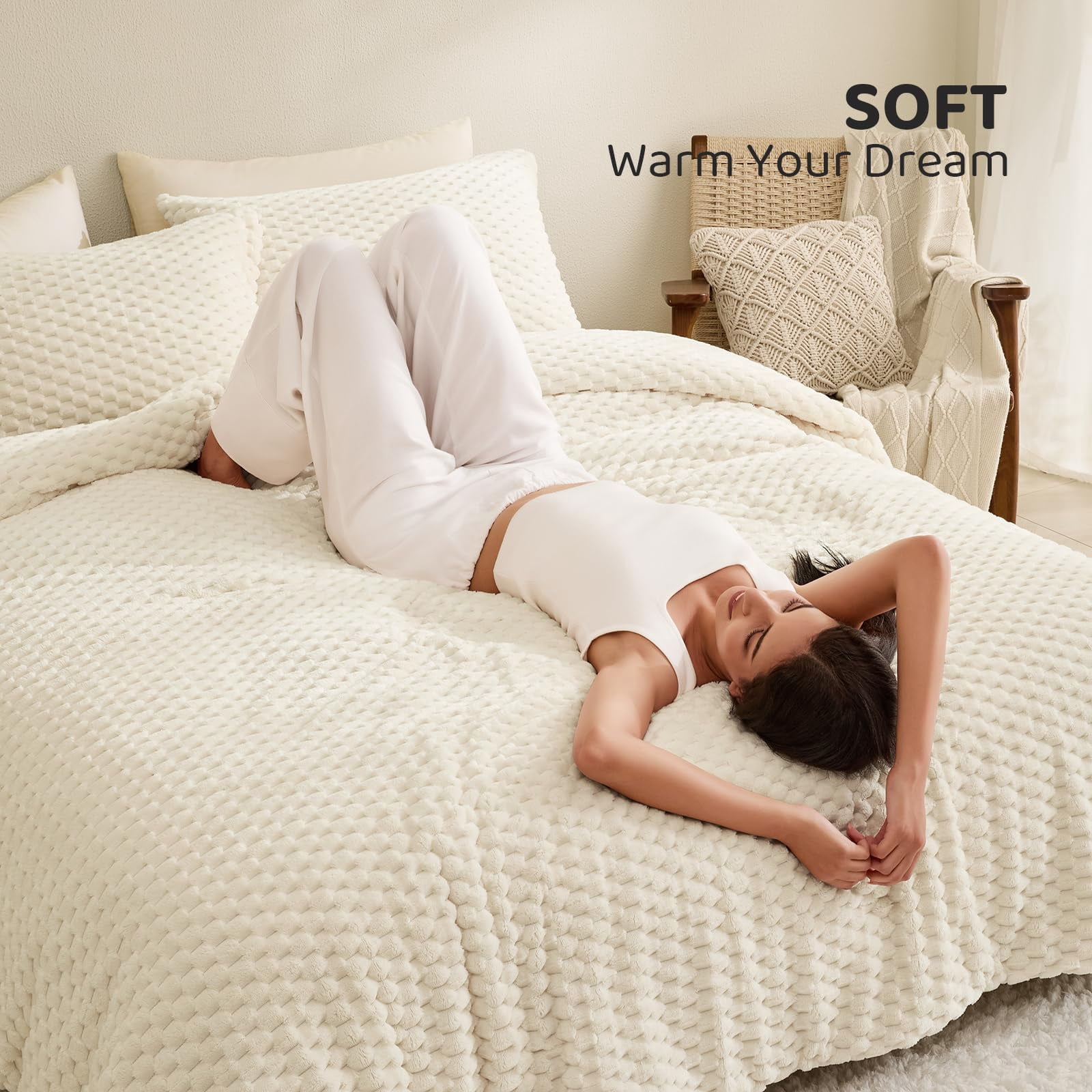 Petrichor Cozy Flannel Comforter Set, Warm and Soft King Size Quilt for Winter, 3 Piece Bedding Set with 2 Pillowcases, Cream White