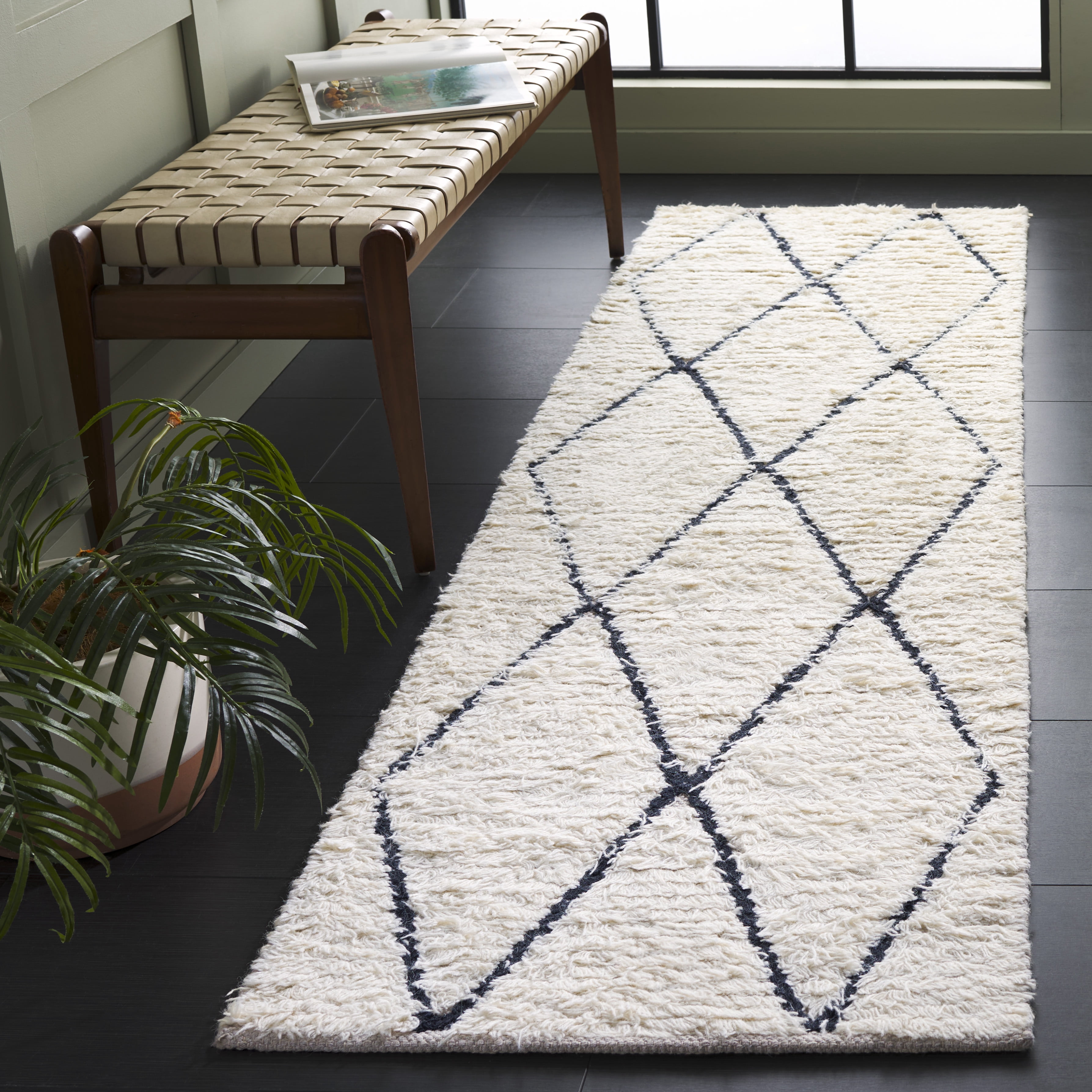 SAFAVIEH Natura Kuzman Geometric Wool Runner Rug, Ivory/Black, 2'3" x 8'