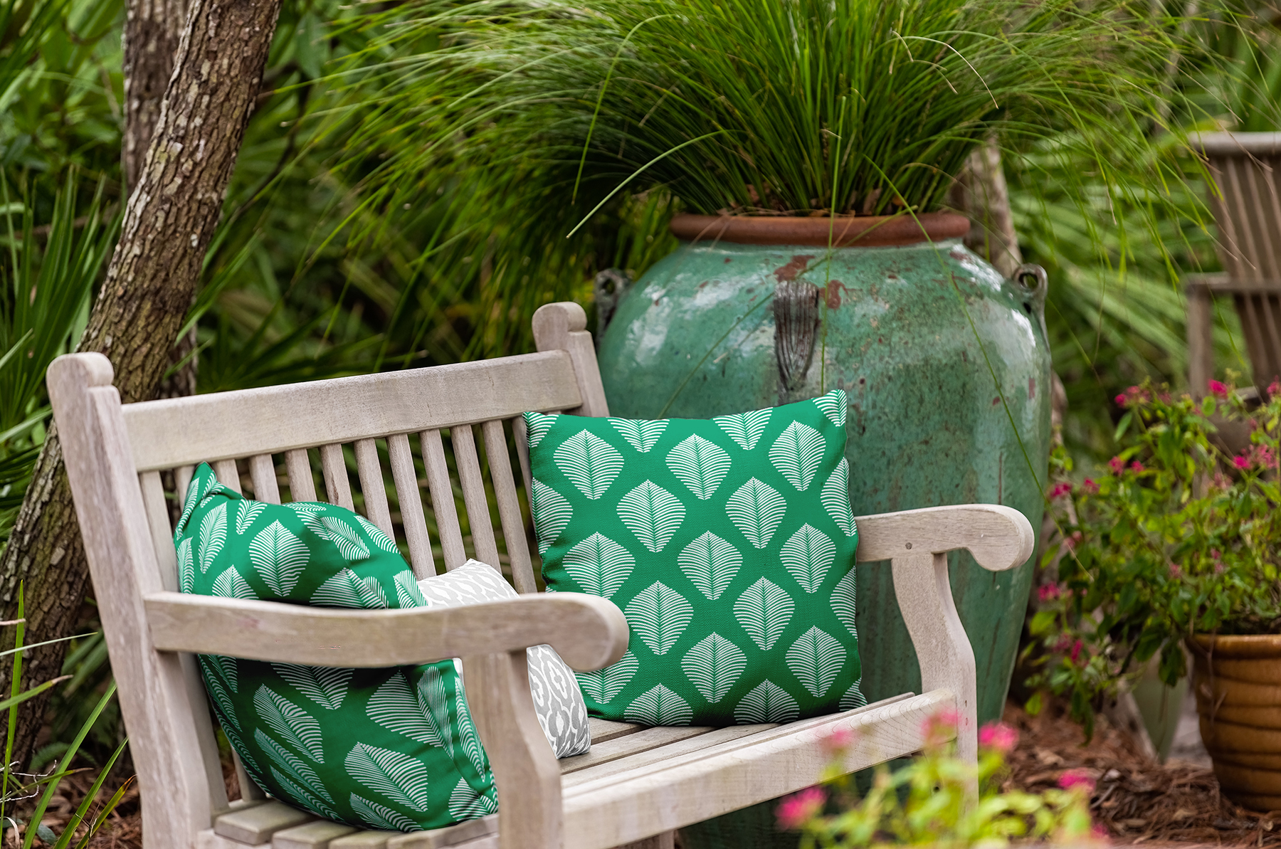 Simply Daisy 20" x 20" Fan Leaf Pattern Indoor/Outdoor Throw Pillow, True Mint (1 count)