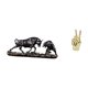 thumbnail image 5 of Estatua de escritorio,Figura decorativa de pelea de toros y osos,Escultura de estatua,Estatuas y figuras con gestos de los dedos de la mano,Esculturas de mano creativas y modernas con estantes, 5 of 8