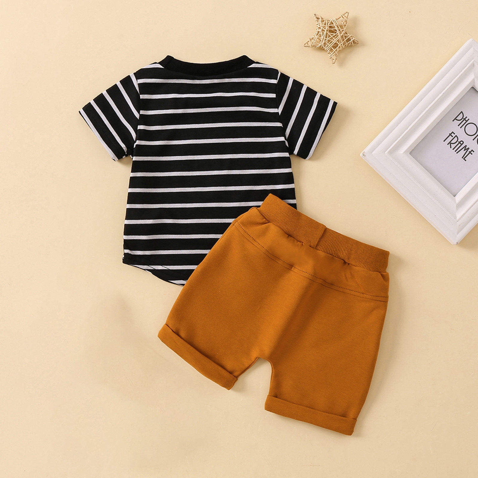 2pcs Toddler Boy Trendy Pocket Design Stripe Shirt and Shorts Set