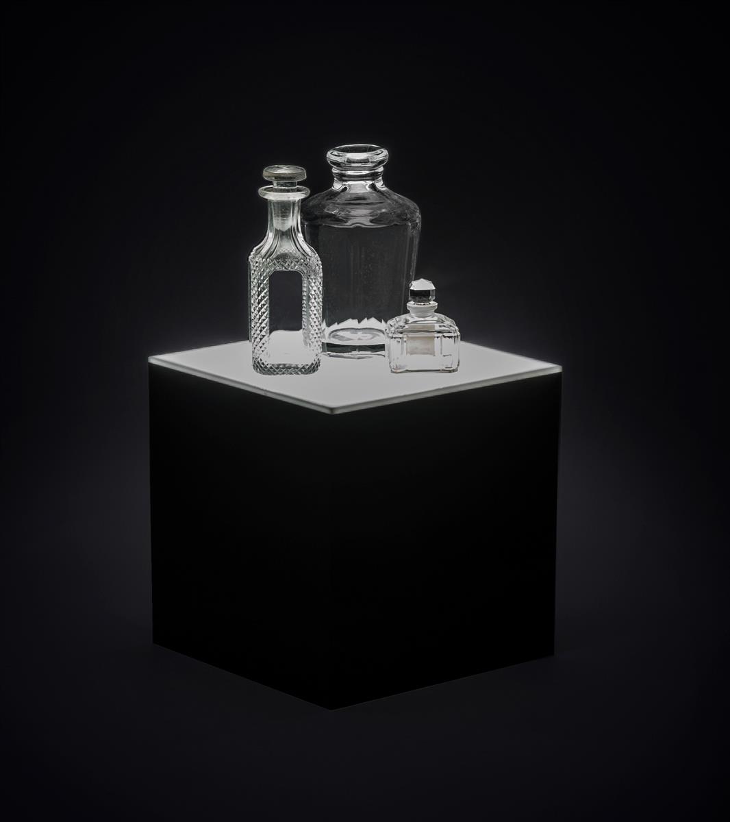 Displays2go Illuminated Display Risers with LED Illumination – Black ...