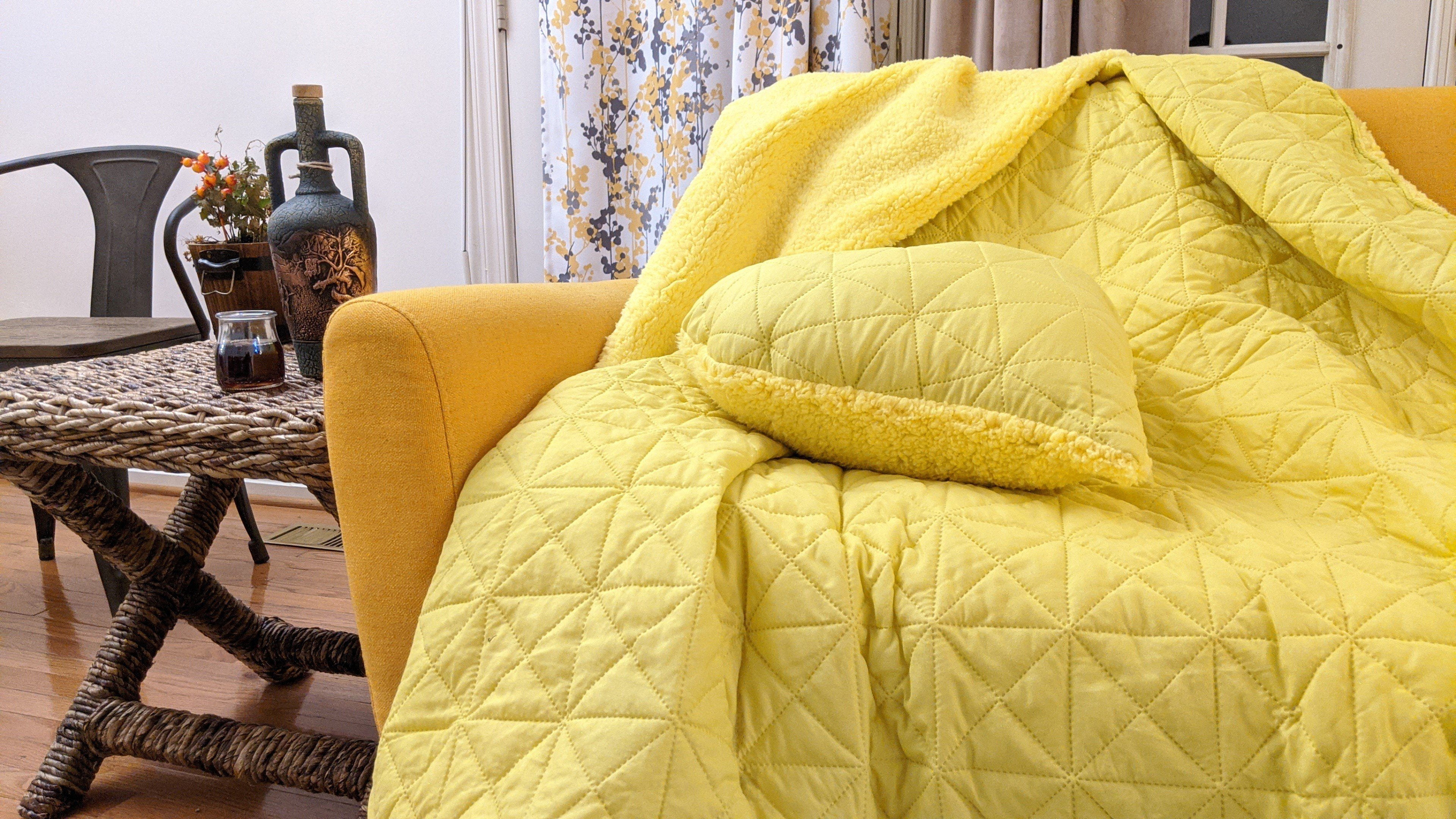 DaDa Bedding Hand-Made Yellow Heart Shaped Throw Pillow Love Romantic Fun Summer DaDa Bedding Hand-Made Yellow Heart Shaped Throw Pillow Love Romantic Fun Summer
