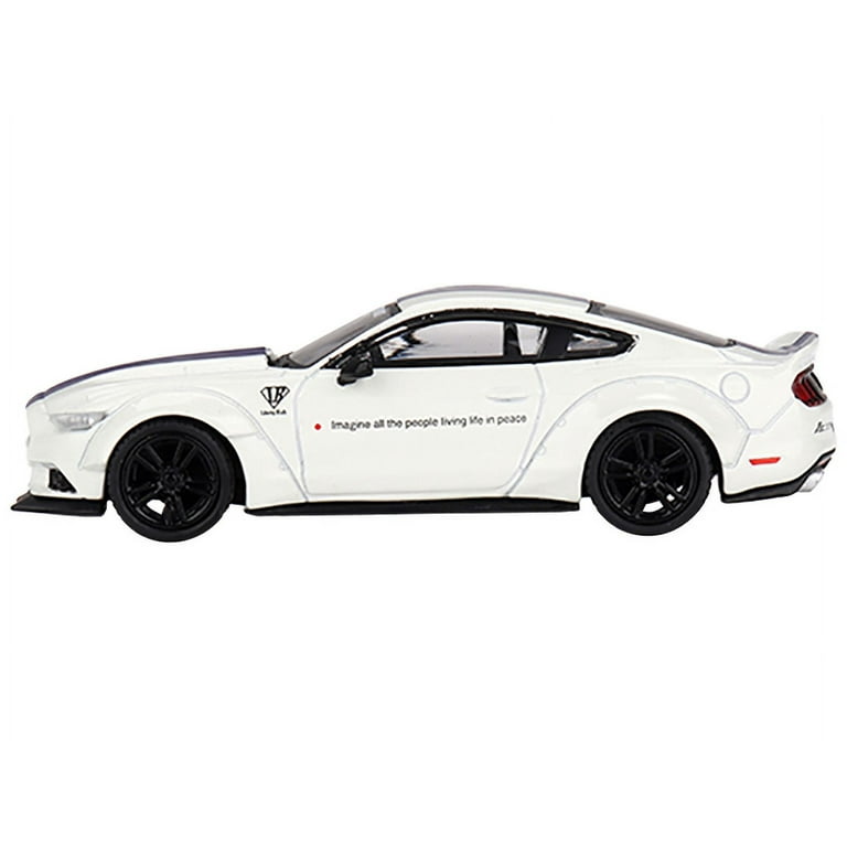 1/18 フォード　マスタングGT　ミニカー　ホワイト 1/18 フォード マスタングGT ミニカー ホワイト Amazon.co.jp
