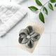 thumbnail image 5 of Toalla blanca para invitados de boda con borla y detalle de perla | Regalo de dama de honor de nailon y elastano | Práctico recuerdo para cumpleaños o baby shower | Decoración elegante para el hogar, 5 of 7