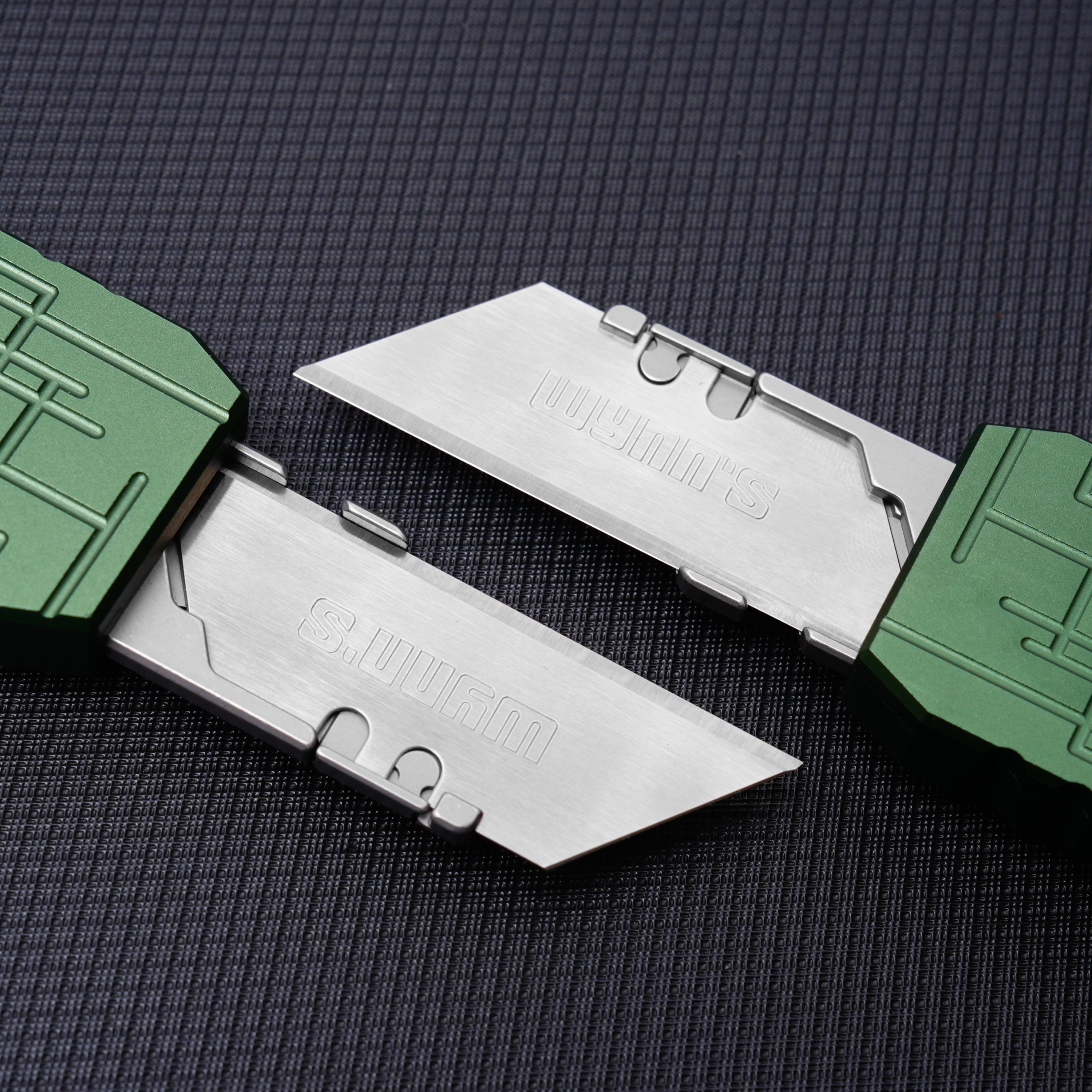 Aluminium Alloy Pocket Knife with Clip Small EDC Telescopic Retractable Box Cutter Flipper Precision Craft Knife Utility For Office Home Arts 10pcs Carbon Steel Blades (Green)