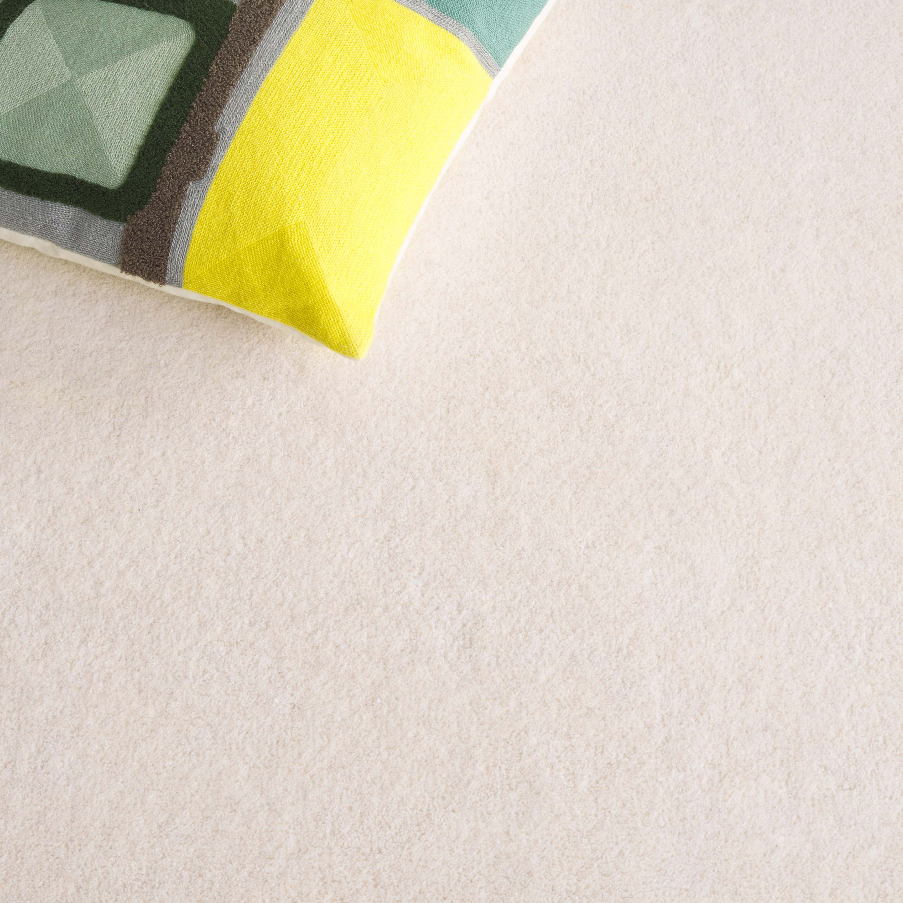 SAFAVIEH Metro Winston Solid Area Rug, Ivory, 4' x 6'