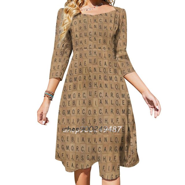 Patrón de piezas de juego de letras de madera de Scrabble Vestido de cuello cuadrado Lindos vestidos holgados con estampado Vestido elegante para fiesta en la playa Tablero de Scrabble
