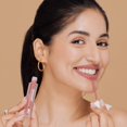 thumbnail image 2 of Lápiz labial mate líquido Mamaearth Feather Light 04 Nude Rose, 2 of 5