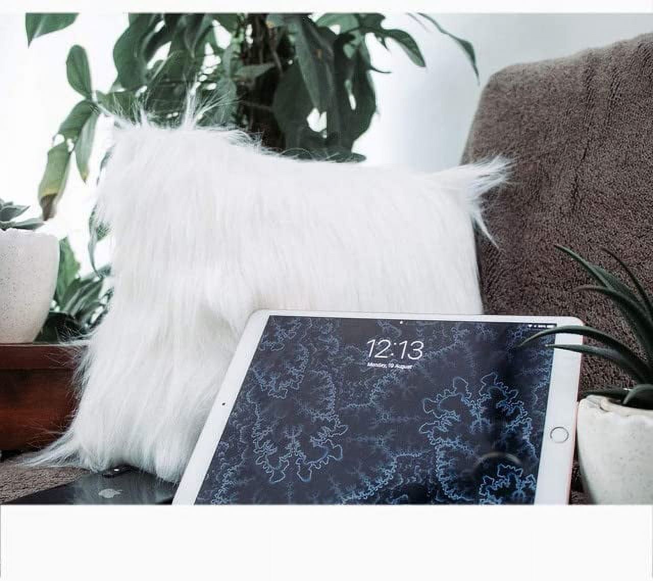 FabricLA Shaggy Faux Fur Fabric - 28" X 28" Inches Pre Cut - Use Fake Fur Fabric for DIY Craft, Fashion Accessory, Home Decoration, Hobby