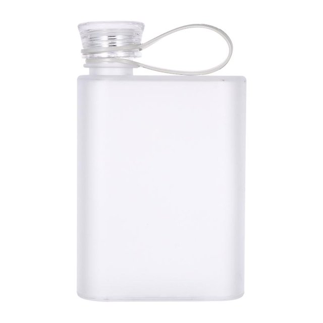 1 botella de agua portátil para exteriores.