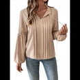 thumbnail image 2 of Blusa Informal Plisada de Larga con Cuello en V y Mangas Abullonadas para Mujer, Estilo Túnica Holgada de Negocios. Caqui M, 2 of 10