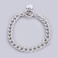 thumbnail image 1 of Pulsera de eslabones de acero inoxidable con cierre de palanca y dije en forma de corazón (1 unidad). Pulsera de acero inoxidable chapada en color. Para mujer y hombre. Cadenas plateadas., 1 of 2