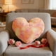 thumbnail image 1 of Cojín decorativo con forma de corazón | Suave y esponjoso | 40 x 50 cm para sofá cama y dormitorio | Regalo de San Valentín y decoración del hogar, 1 of 6