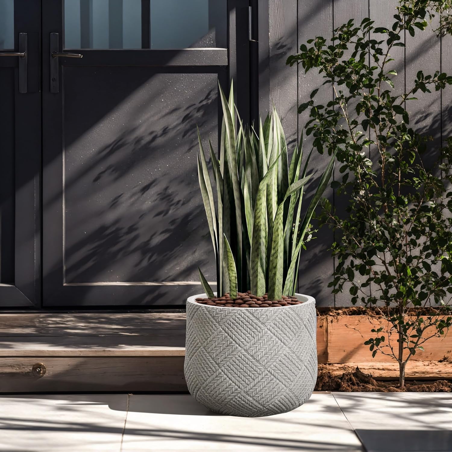 LuxenHome 14-Inch Dia Round Concrete Planters, Large Outdoor Indoor Decorative  Pots with Drainage Holes and Rubber Plug, Modern Gray Glen Woven Pattern Flower Pot Planters for Home Garden Patio