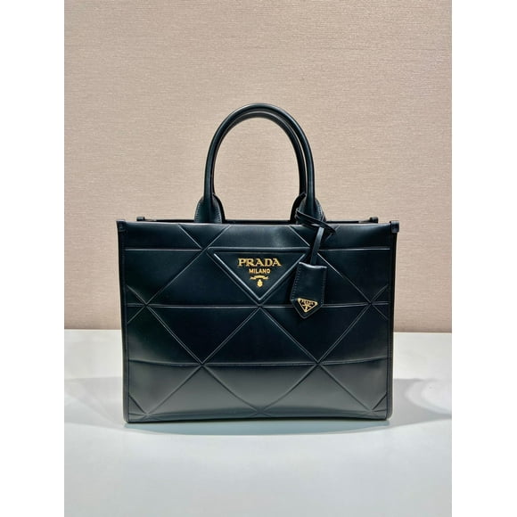 Pra-da Pra-da The exquisite design is interpreted with reverse stitching, creating a soft and rounded modern shape. Adding lightness, modern and sophisticated style.