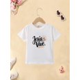 thumbnail image 2 of Camiseta gráfica de verano para niña "Jesús es el Camino". Cuello redondo informal, punto elástico en blanco con estampado vibrante. Lavable a máquina. Ideal para el día a día. Camiseta con estampado, 2 of 6