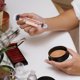 thumbnail image 4 of unbranded Brocha Doble Para Maquillaje En Oro Rosa Ideal Para Base Y Corrección Facial, 4 of 6